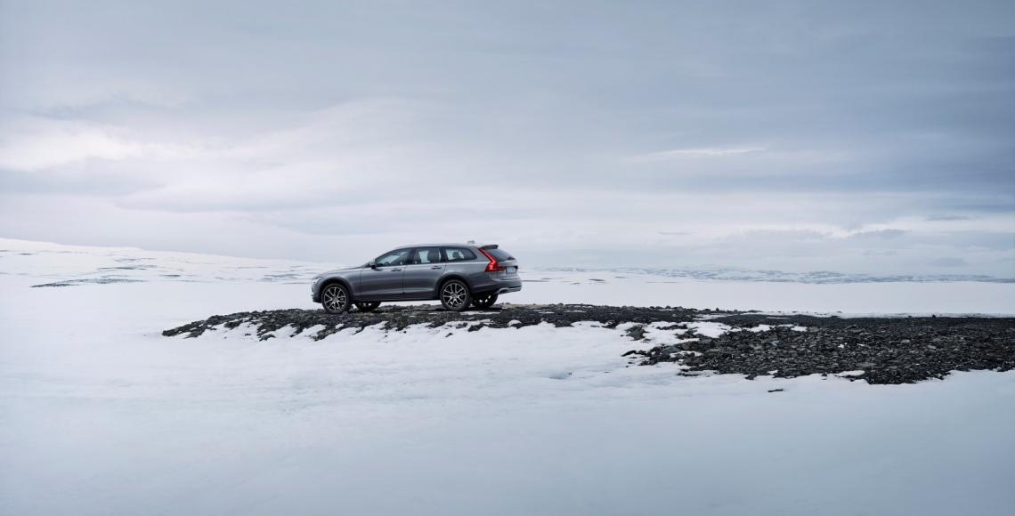 New Volvo V90 Cross Country Driving