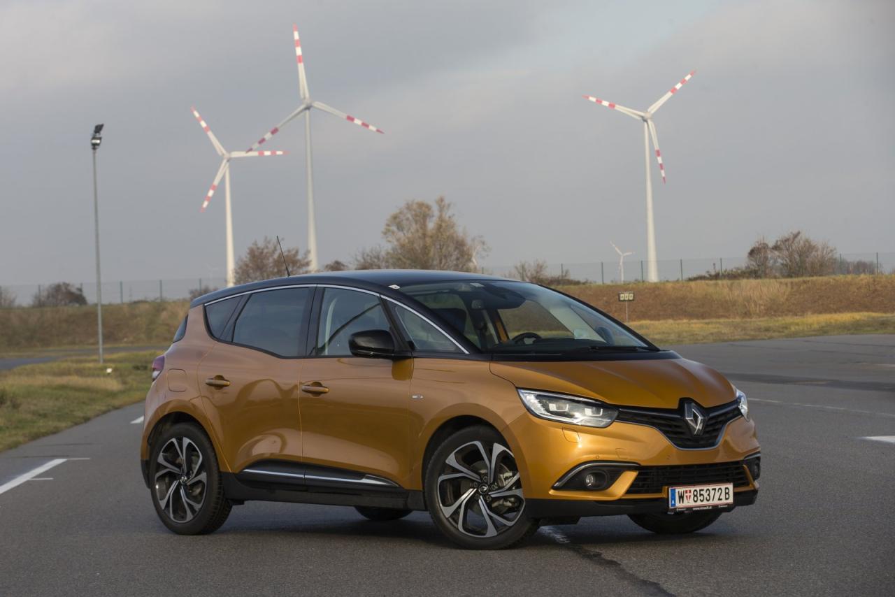Der neue Renault Scénic wirkt nicht nur aufgrund der serienmäßigen 20-Zöller riesig. Er hat auch ungefähr die gleichen Abmessungen wie die ersten Espace-Generationen