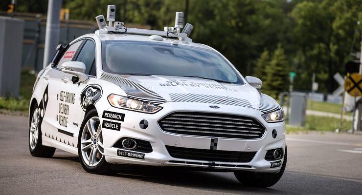 Ford-Mondeo-Domino-s-Self-Driving-Delivery-Vehicle-fotoshowBig-aee51a5c-1114185