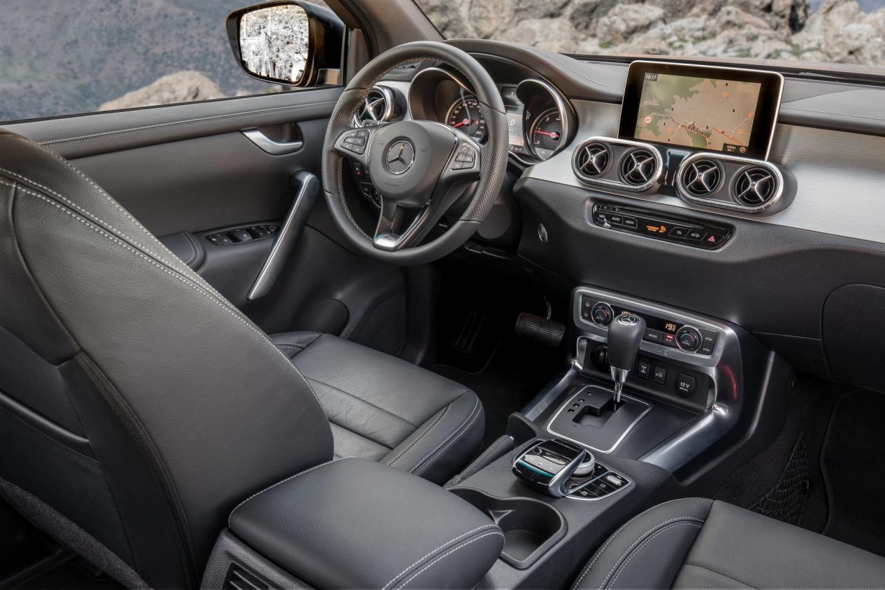 Hübsches Interieur, die Nissan-Basis erkennt man nur an der uninspirierten Schaltkulisse Mercedes-Benz X-Class – Interior, design and equipment line POWER