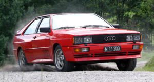 Audi quattro dynamisch auf Schotter