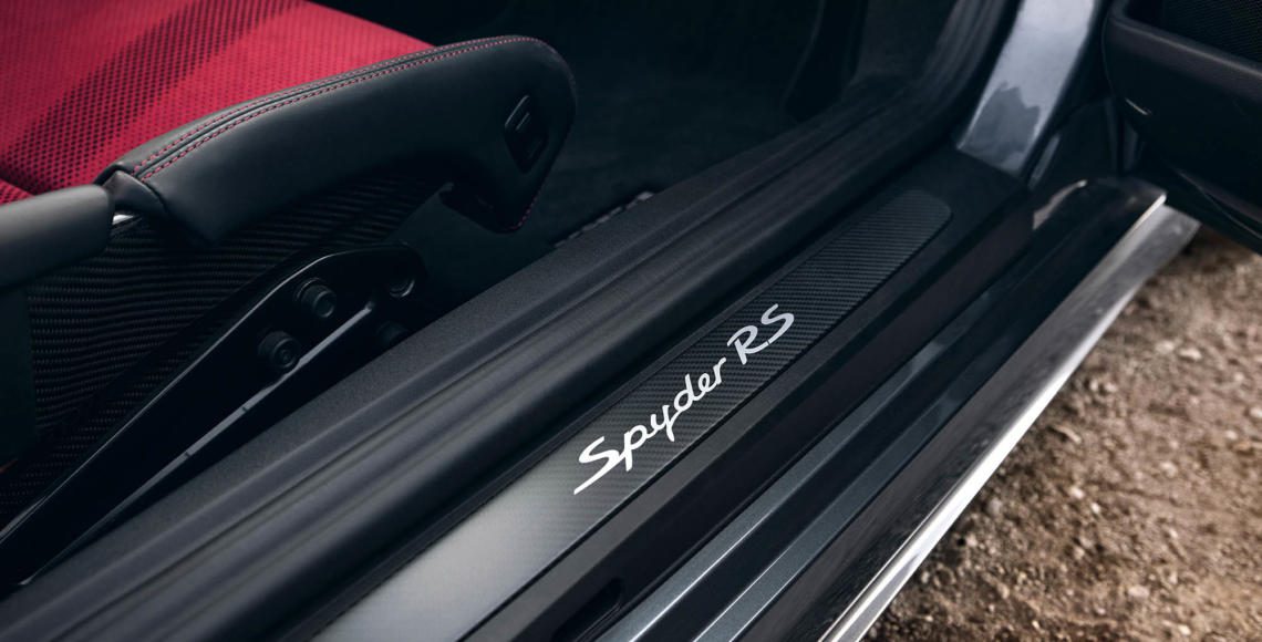 Premiere Porsche 718 Spyder RS (Einstiegsleiste)