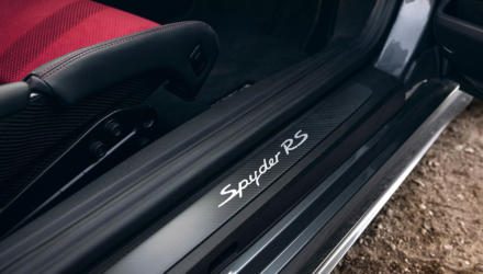 Premiere Porsche 718 Spyder RS (Einstiegsleiste)