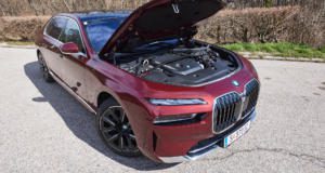 Test BMW 740d (Motorraum)